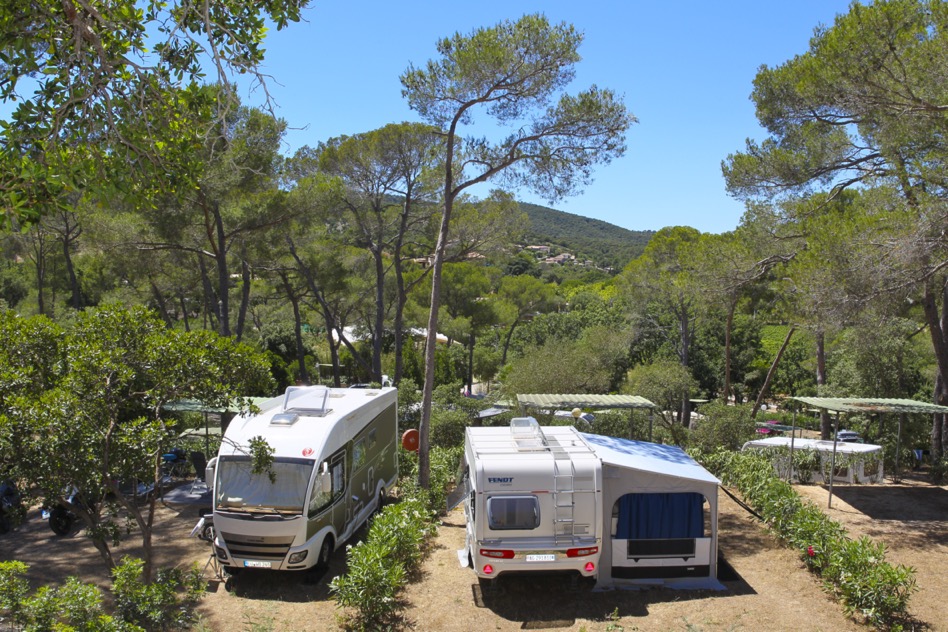 Emplacement de camping pour camping-car en zone campagne