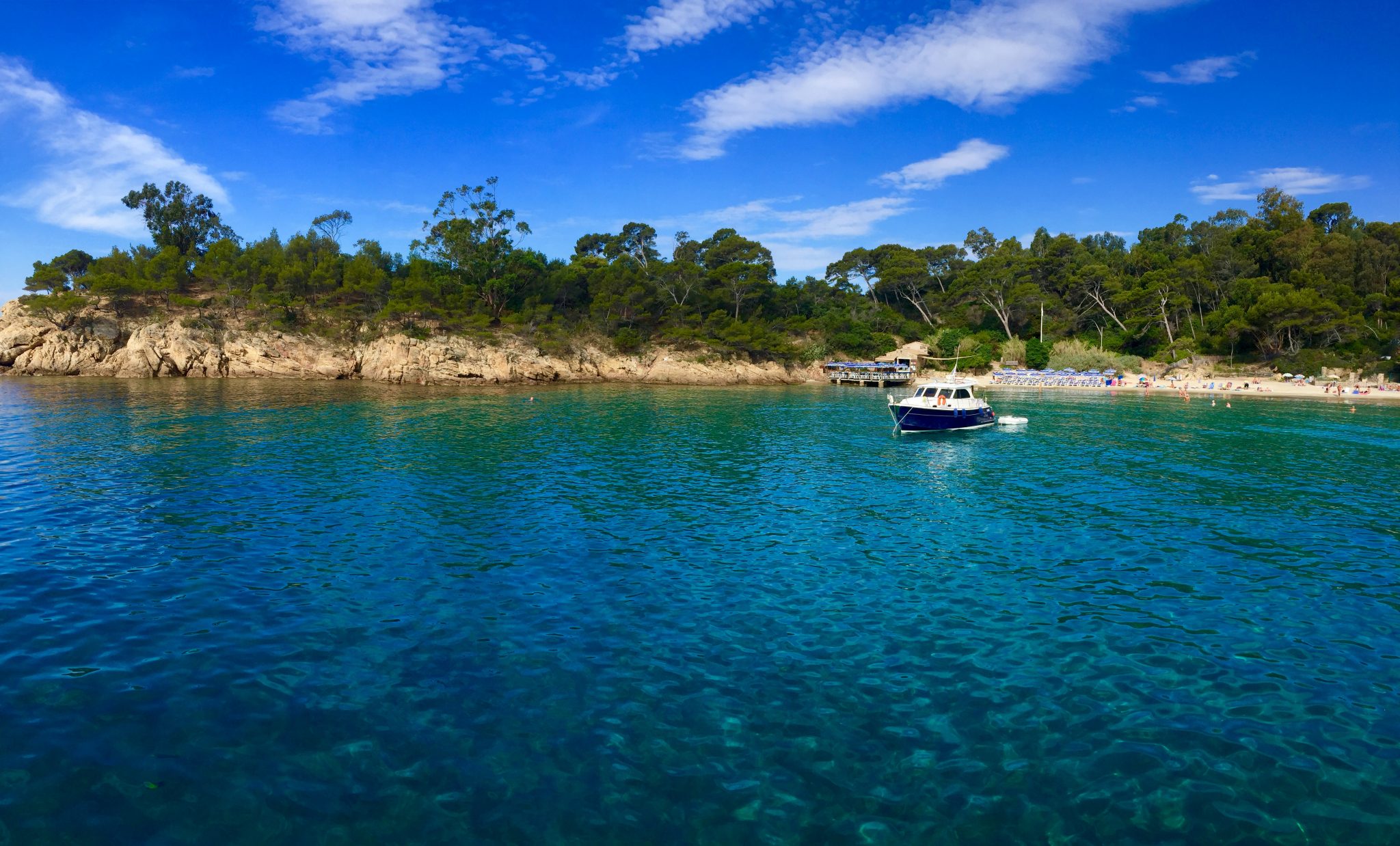 Plage du Layet: naturiststrand nær Le Lavandou i Sydfrankrig