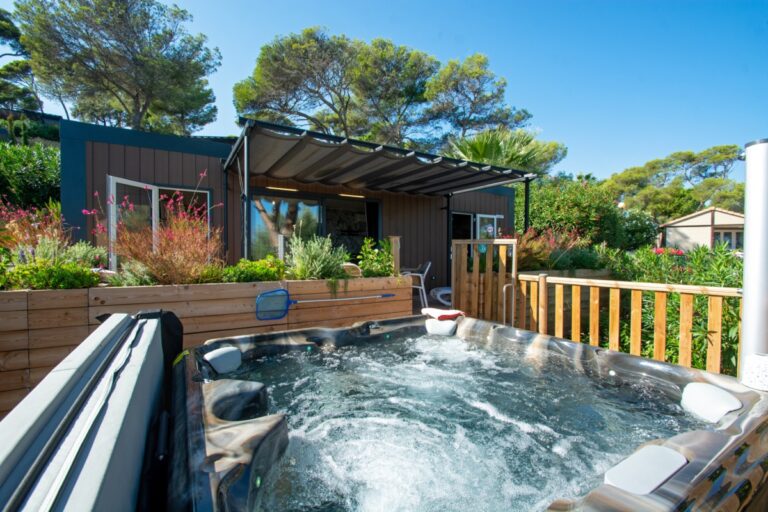 Bungalow für bis zu 5 Personen auf einem Luxus-Campingplatz in der Côte ...