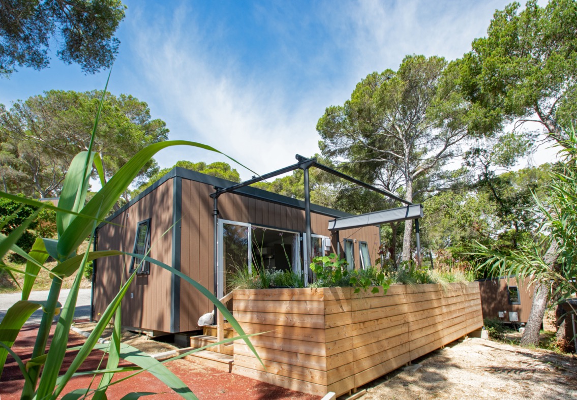 Mobil-home en pinède au Camp du Domaine, Var