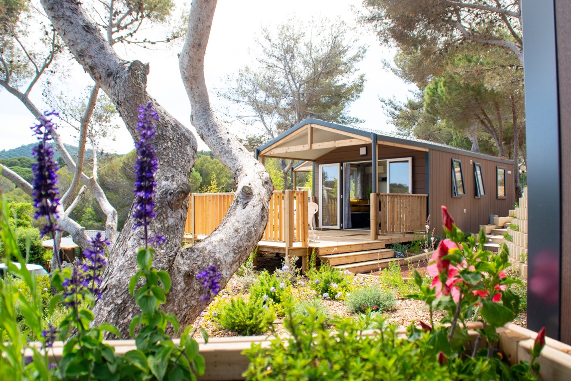Mobil-home en pinède au Camp du Domaine, Var