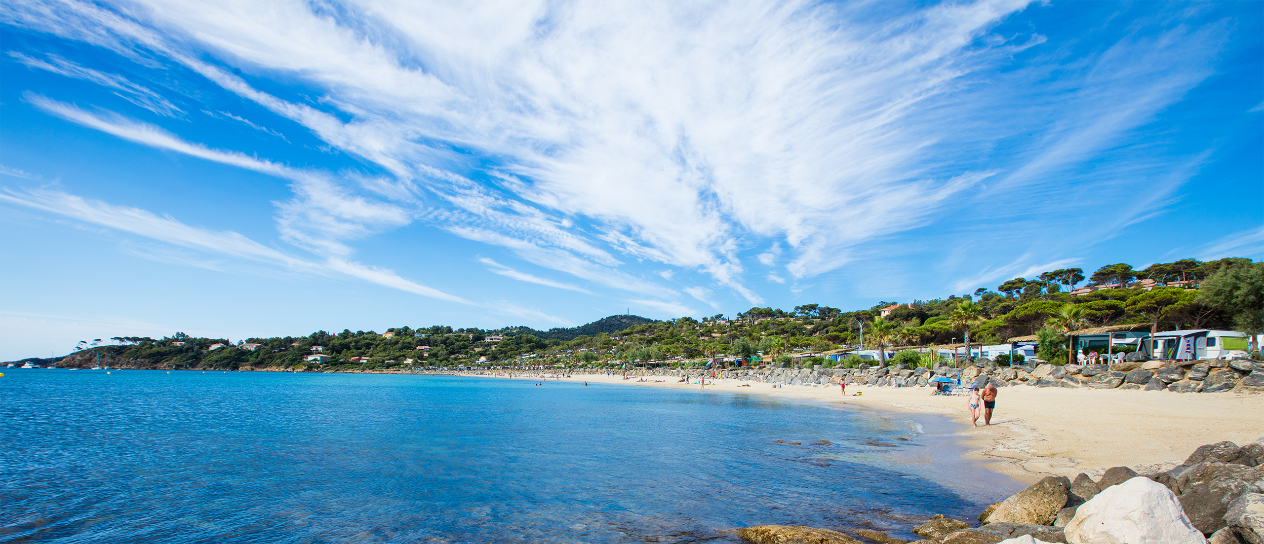 Plage méditerranéenne dans le Var
