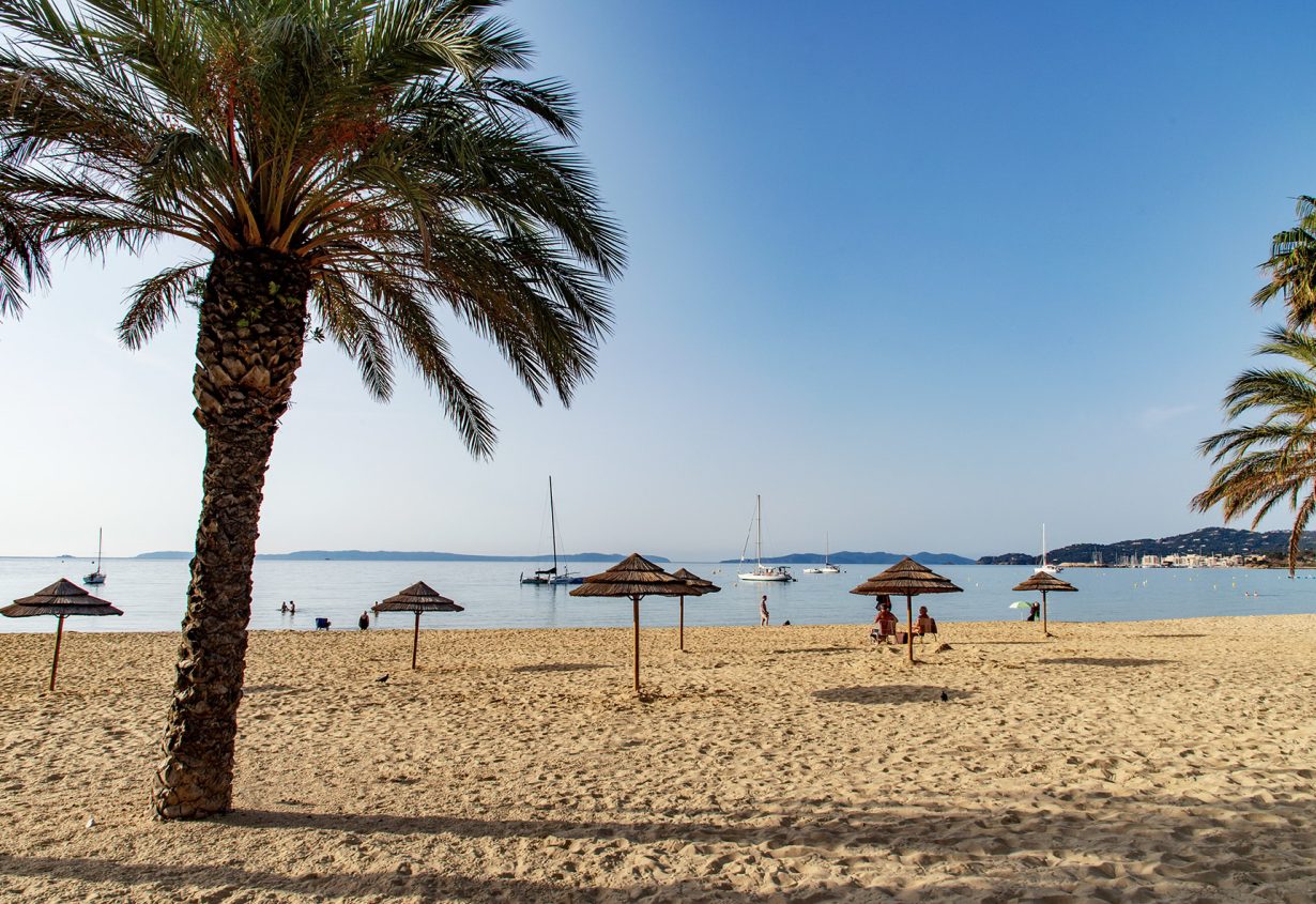 Grande Plage du Lavandou på Den Franske Riviera: lang sandstrand til badning og afslapning