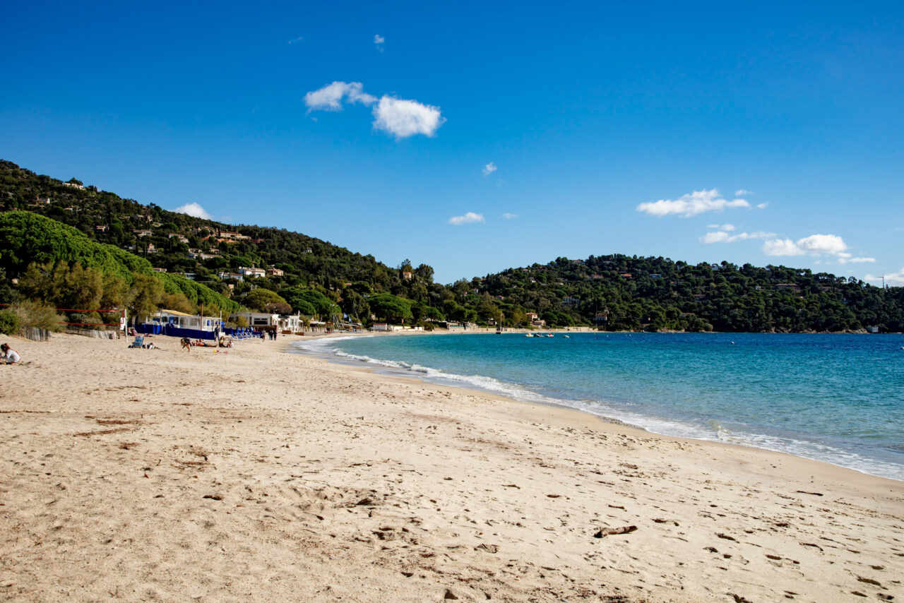 Plage de Cavalière on the French Riviera: wide sandy beach and Mediterranean sea