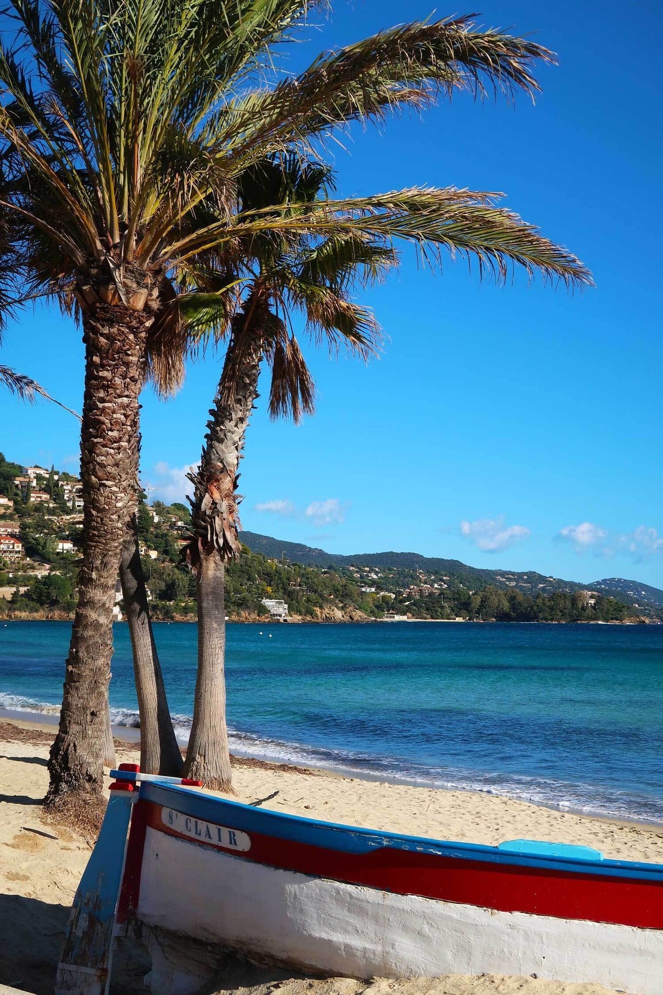Barque sur la plage de Saint-Clair au Lavandou