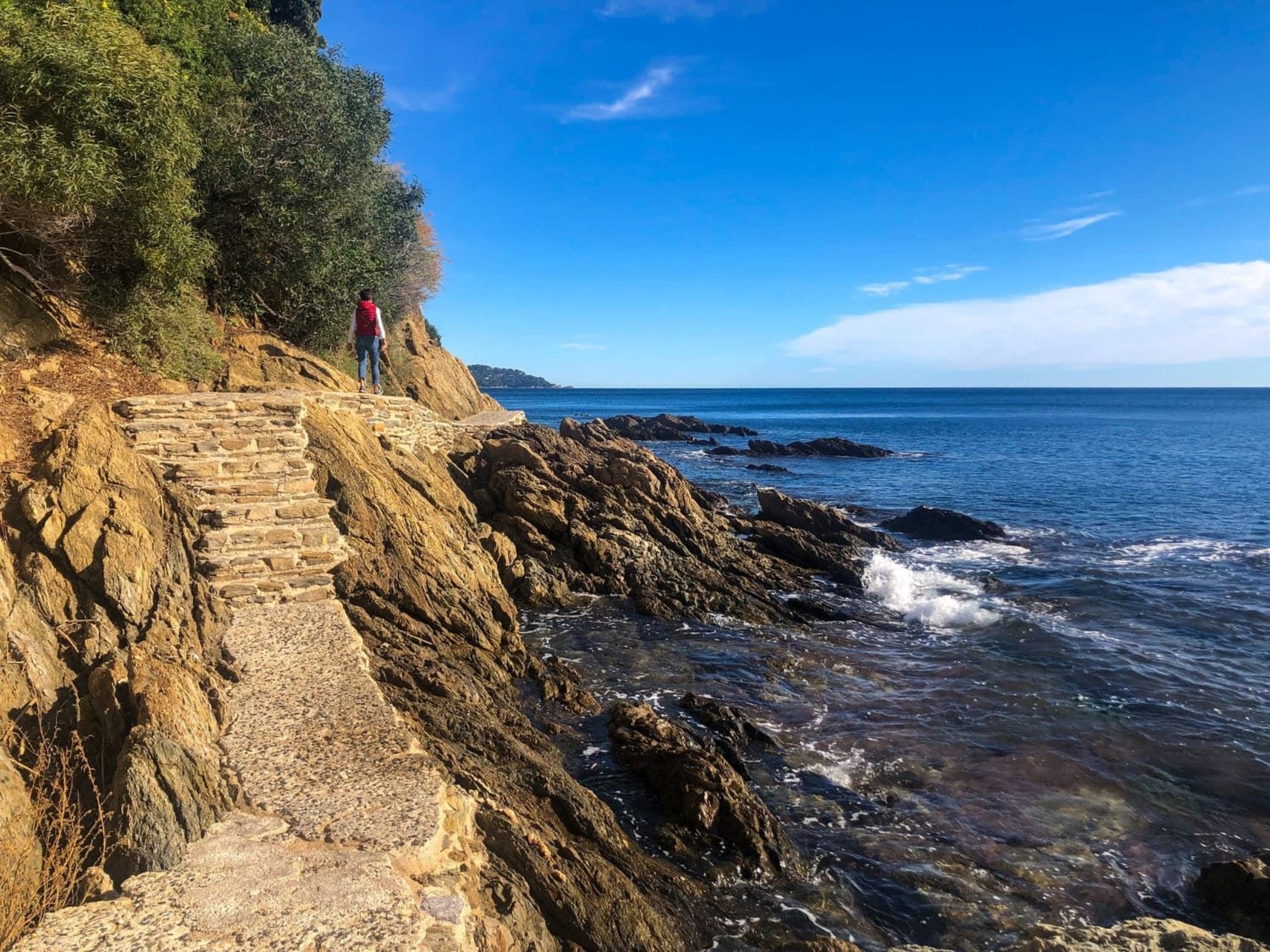 Plage Saint Clair Lavandou eau turquoise sentier littoral